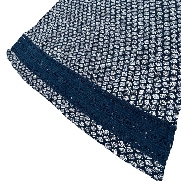 Ann Taylor Loft size small navy blue & white sleeveless top, lace around bottom - Picture 6 of 14